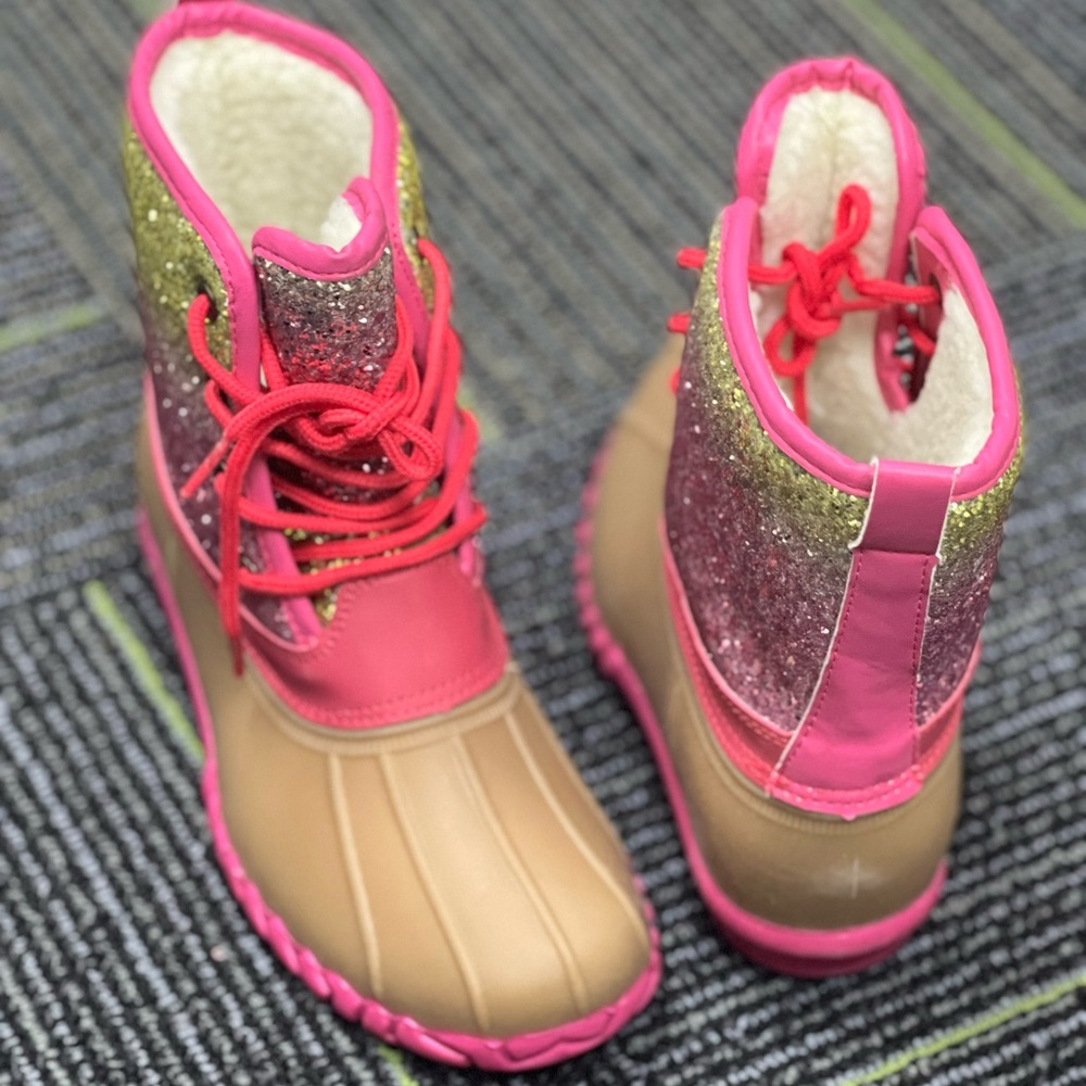 Glittery pink girls 👧🏻 duck boot